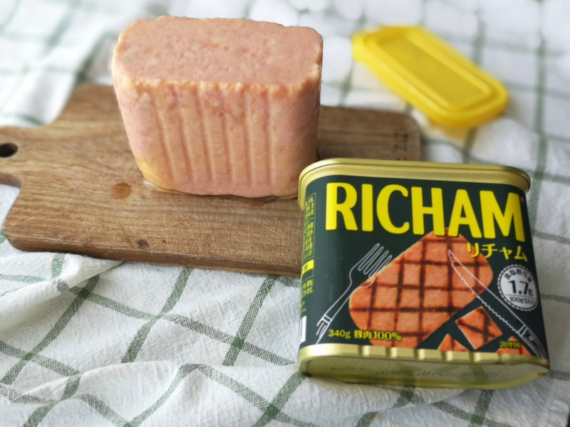 韓国初スパム缶「リチャム」が日本でも人気 カップ飯・海苔巻き ...